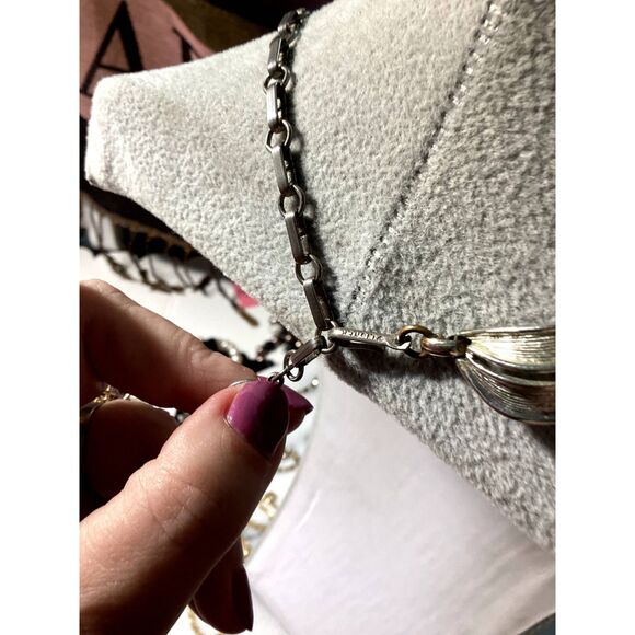 Vintage Lisner Demi-Parure Silver Necklace and Earrings - Picture 3 of 5